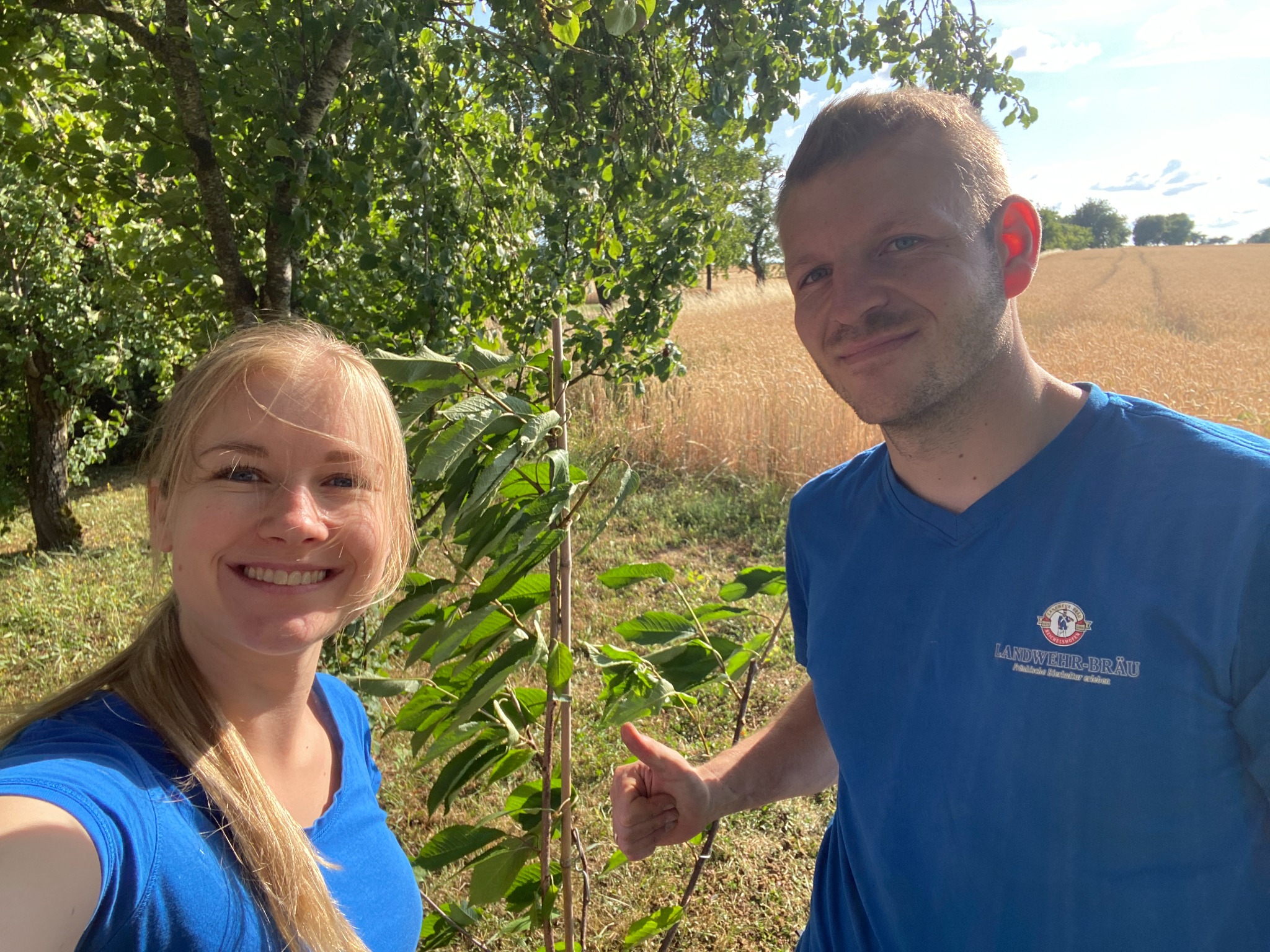 Daniel und Marion Ströbel auf dem Feld